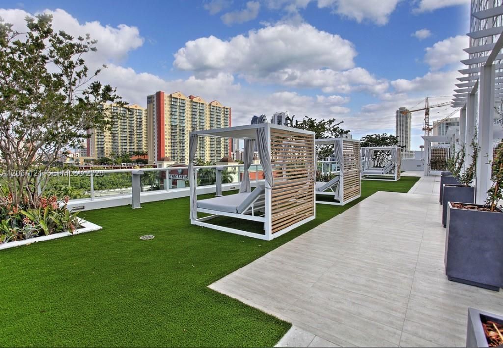 For Sale: $1,150,000 (2 beds, 3 baths, 1732 Square Feet)