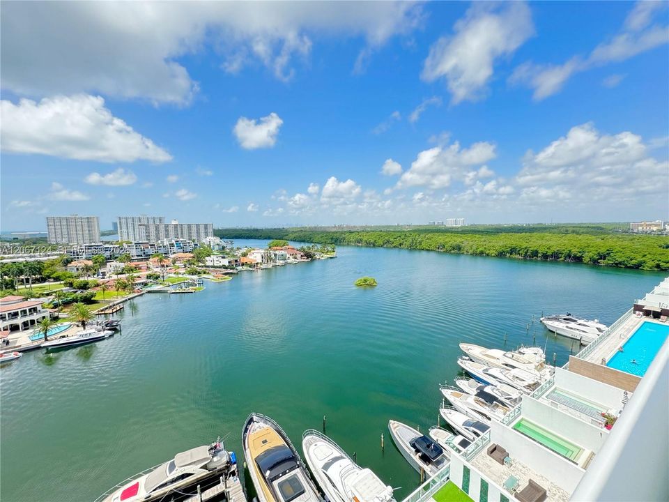 For Sale: $1,150,000 (2 beds, 3 baths, 1732 Square Feet)