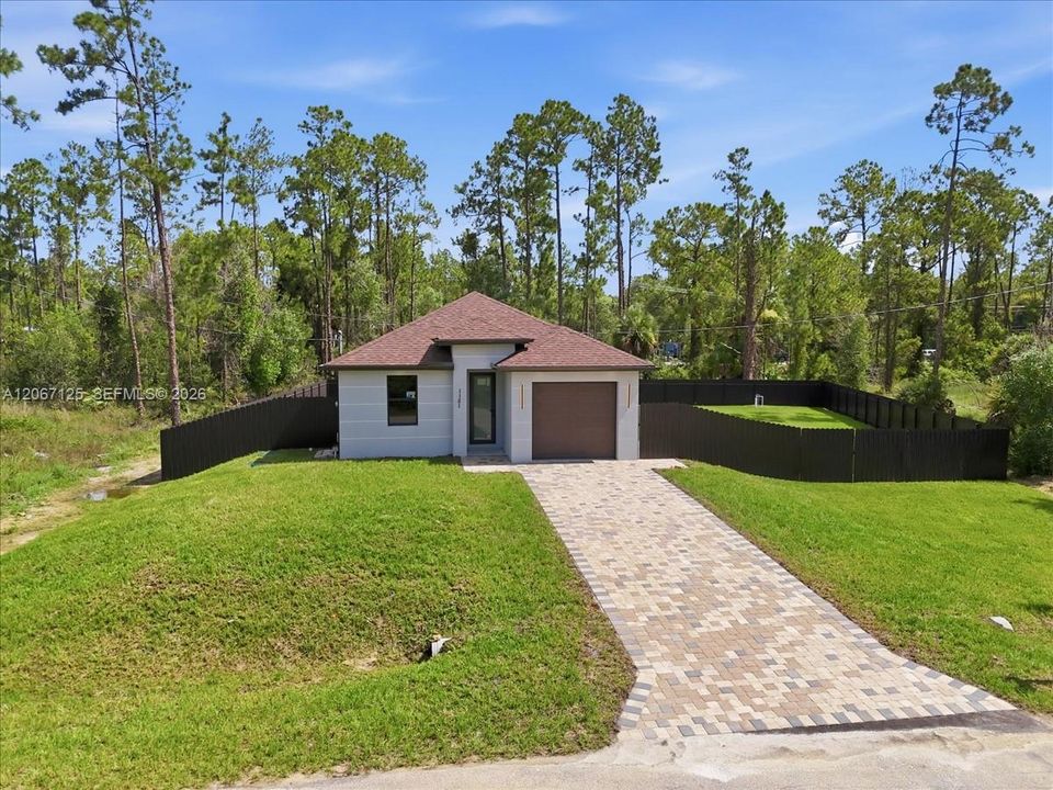 For Sale: $310,000 (3 beds, 2 baths, 1207 Square Feet)
