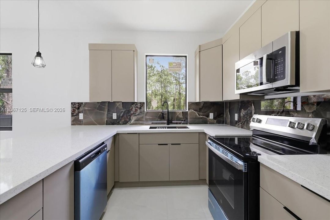 For Sale: $310,000 (3 beds, 2 baths, 1207 Square Feet)