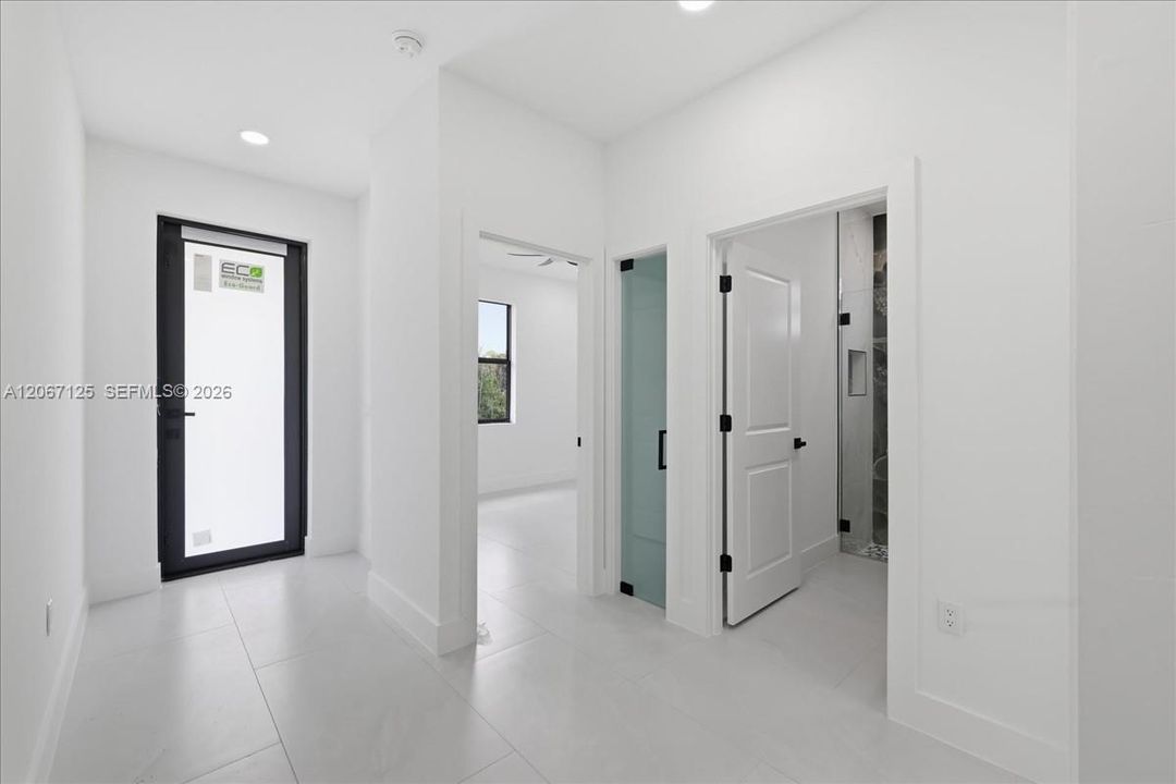 For Sale: $310,000 (3 beds, 2 baths, 1207 Square Feet)