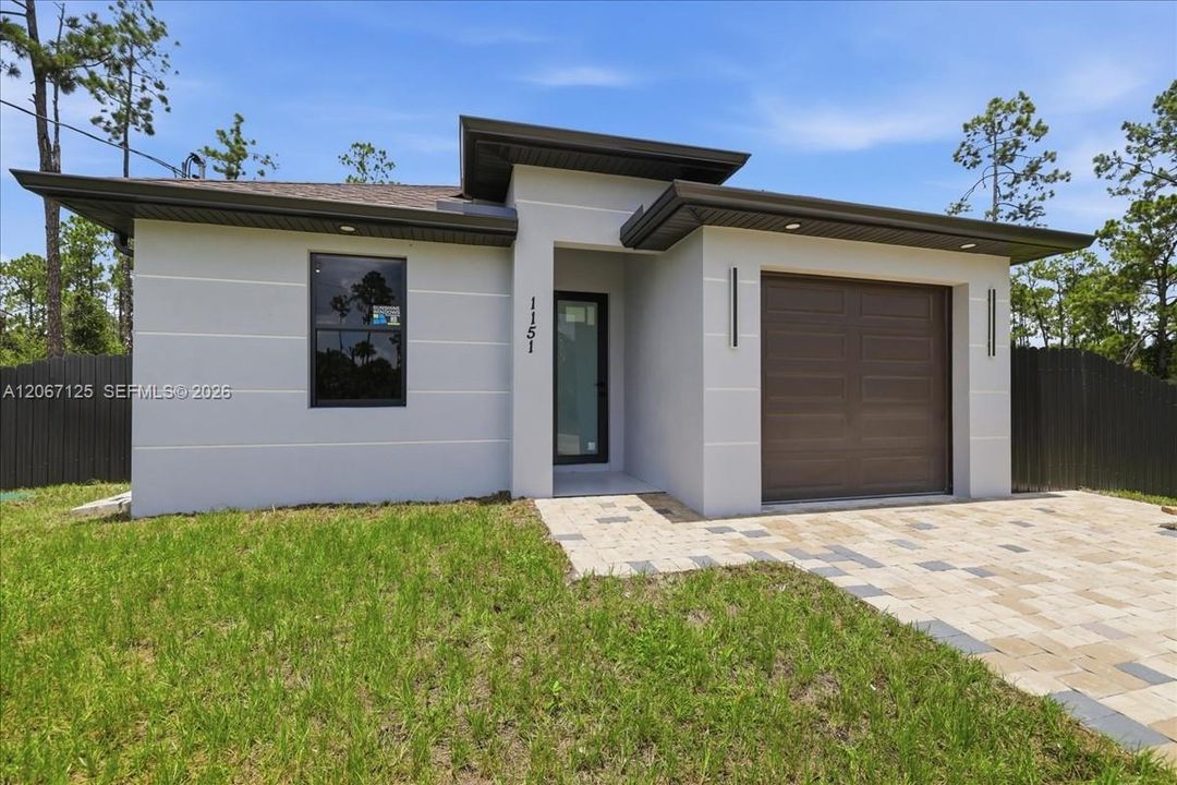 For Sale: $310,000 (3 beds, 2 baths, 1207 Square Feet)