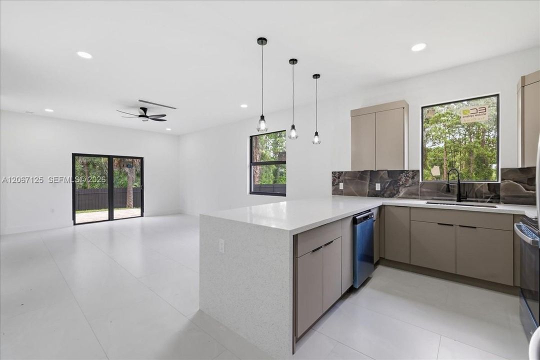 For Sale: $310,000 (3 beds, 2 baths, 1207 Square Feet)