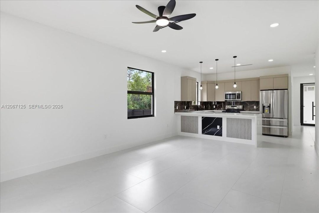 For Sale: $310,000 (3 beds, 2 baths, 1207 Square Feet)