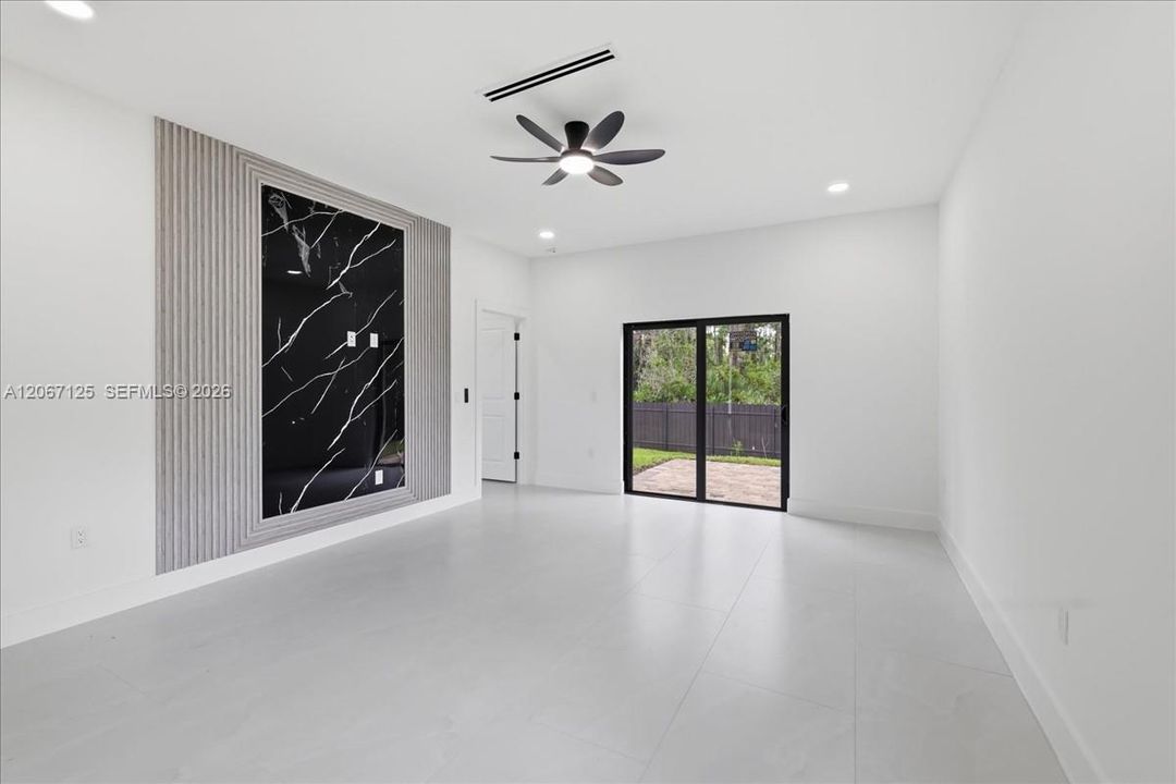 For Sale: $310,000 (3 beds, 2 baths, 1207 Square Feet)