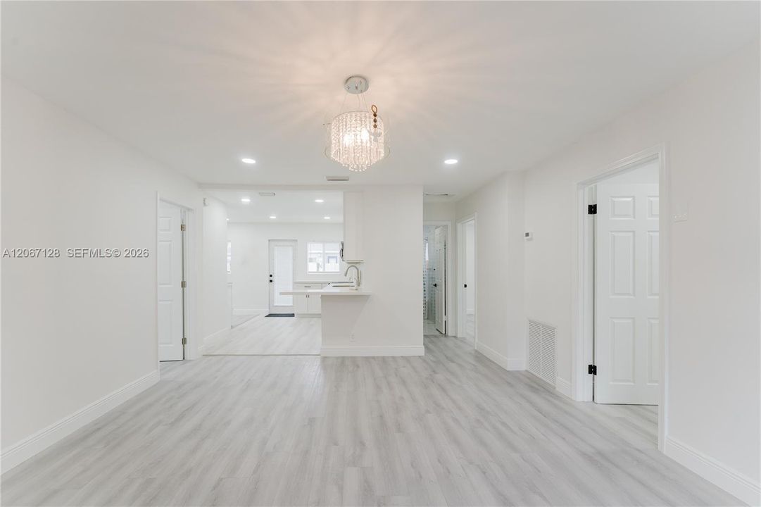 For Rent: $4,300 (3 beds, 2 baths, 1238 Square Feet)
