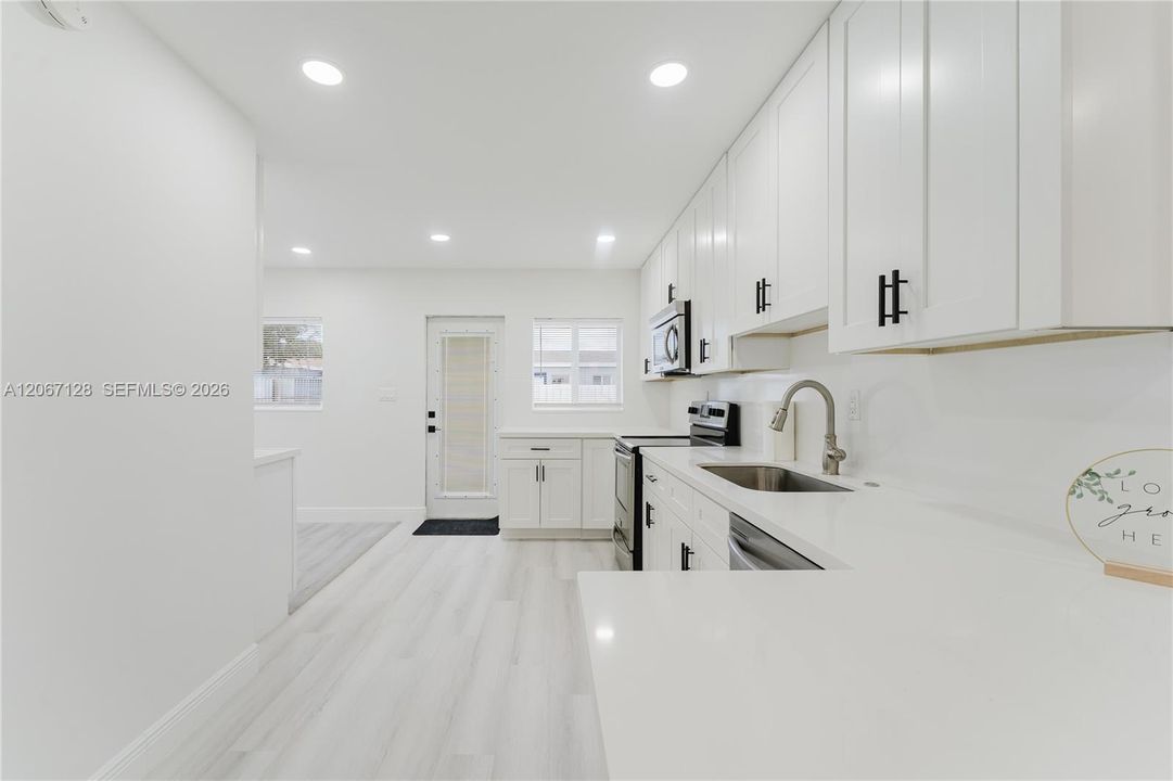 For Rent: $4,300 (3 beds, 2 baths, 1238 Square Feet)