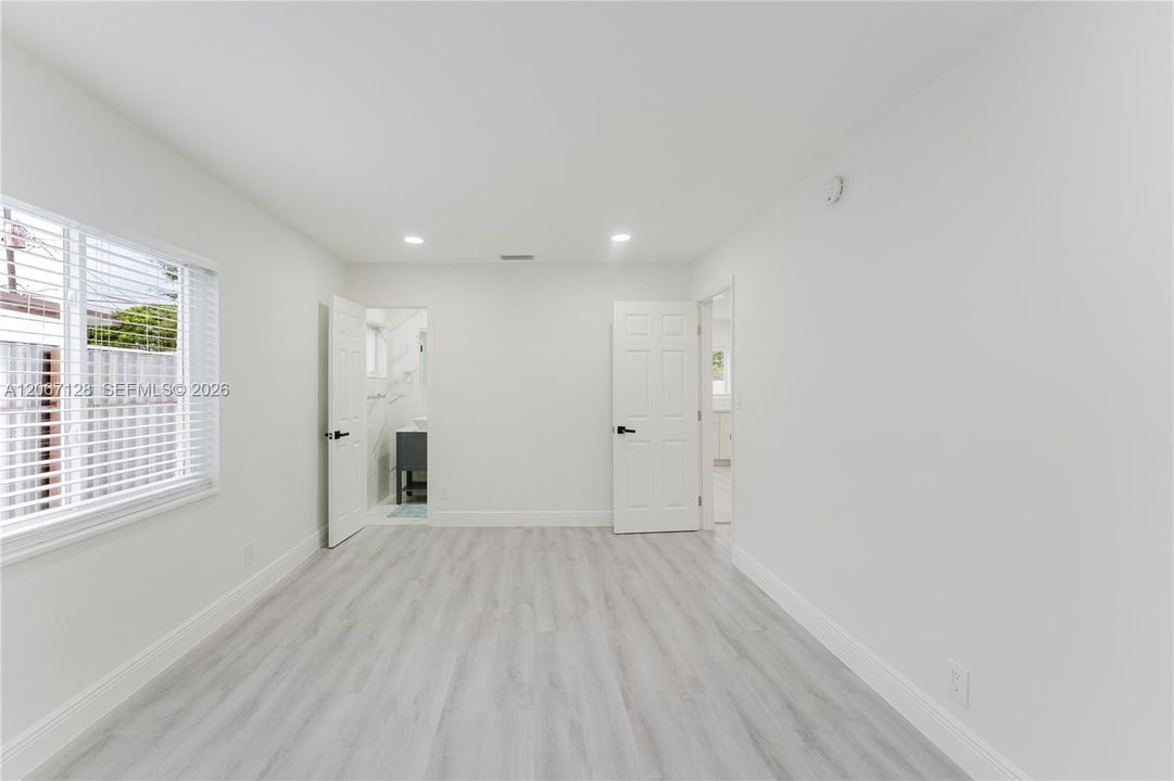 For Rent: $4,300 (3 beds, 2 baths, 1238 Square Feet)