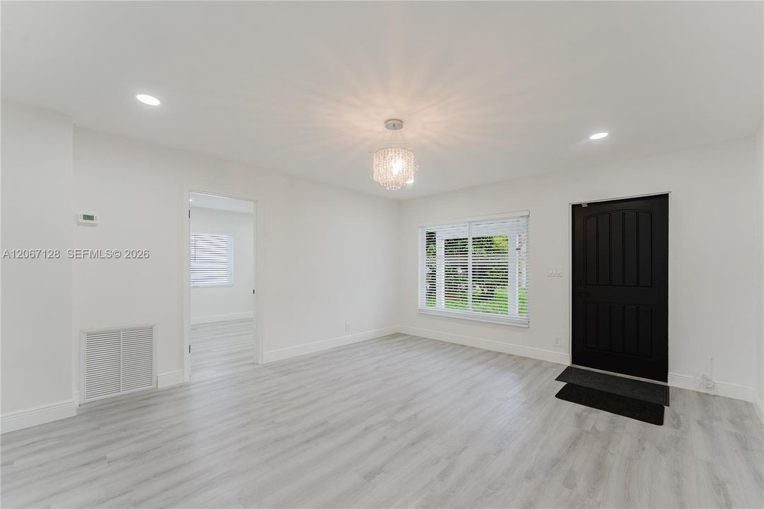 For Rent: $4,300 (3 beds, 2 baths, 1238 Square Feet)