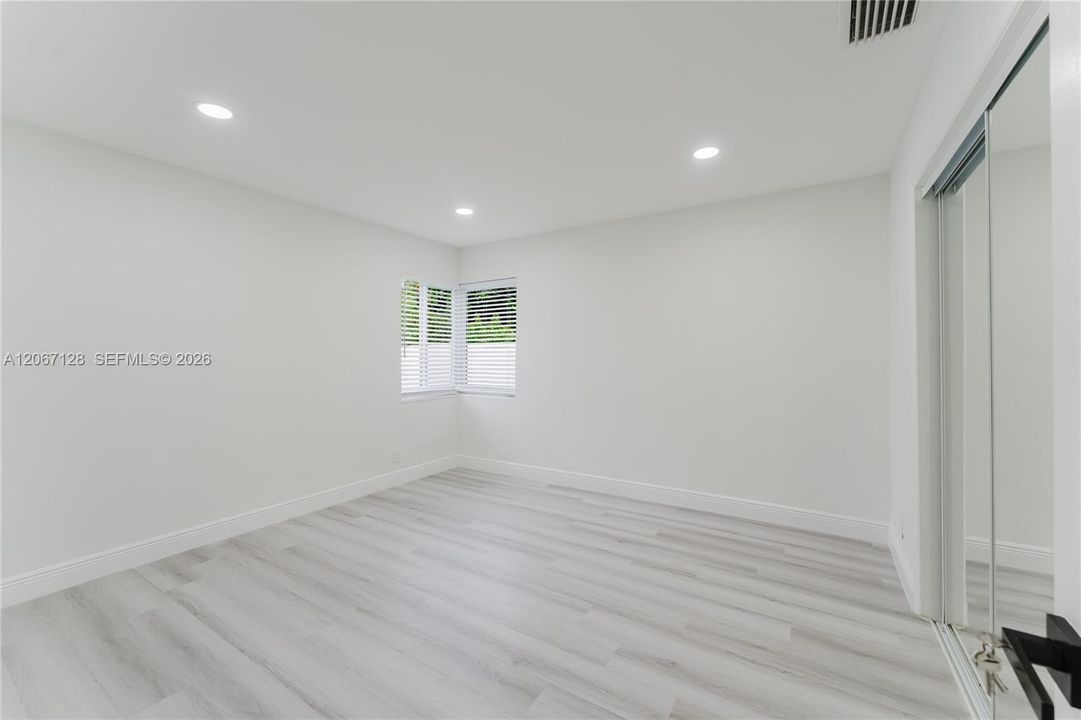 For Rent: $4,300 (3 beds, 2 baths, 1238 Square Feet)