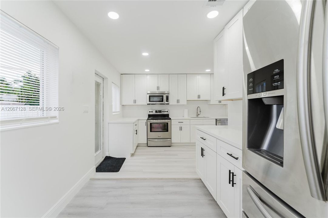 For Rent: $4,300 (3 beds, 2 baths, 1238 Square Feet)