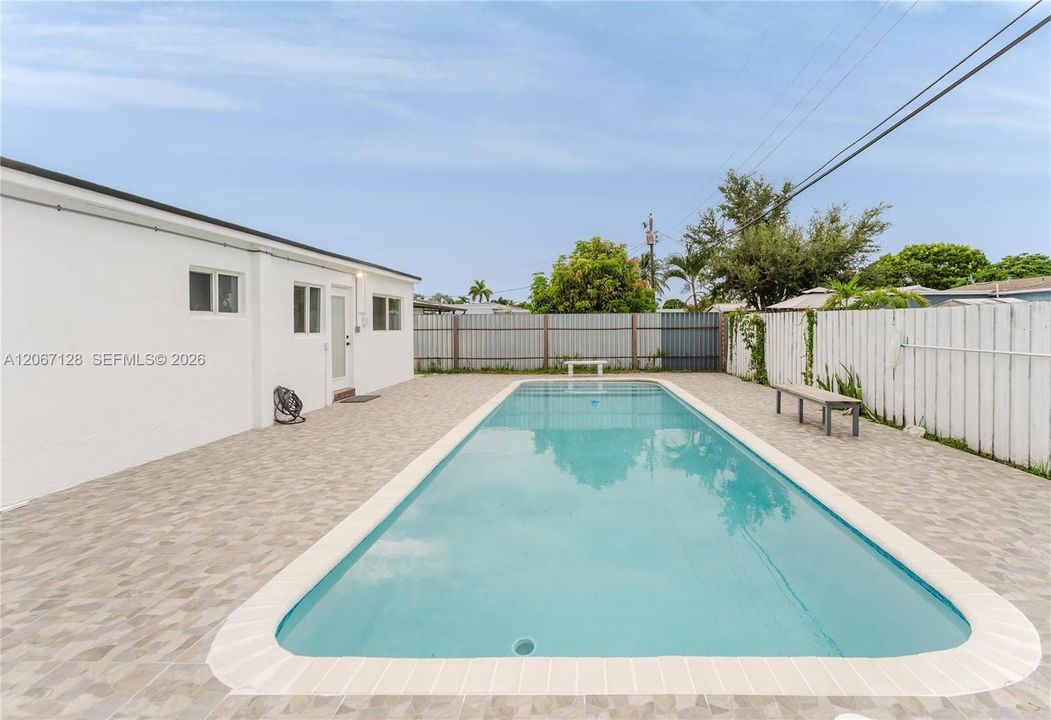 For Rent: $4,300 (3 beds, 2 baths, 1238 Square Feet)