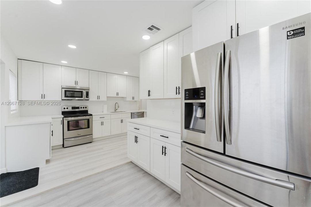 For Rent: $4,300 (3 beds, 2 baths, 1238 Square Feet)