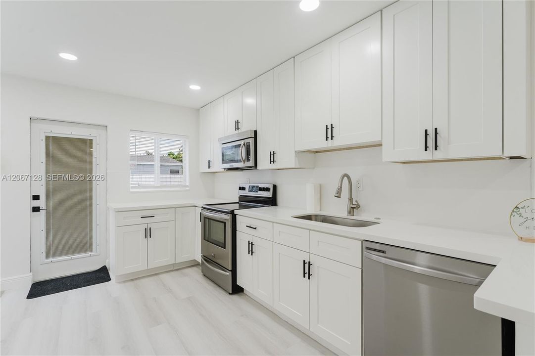 For Rent: $4,300 (3 beds, 2 baths, 1238 Square Feet)