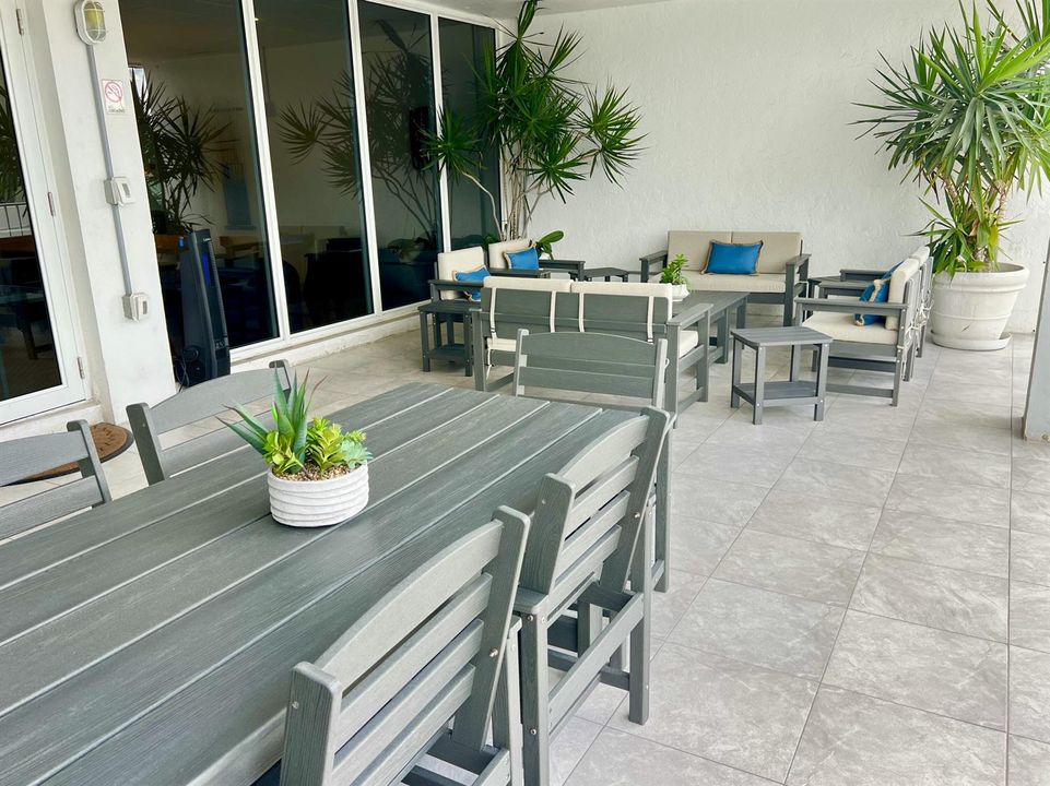 Sunset Lounge