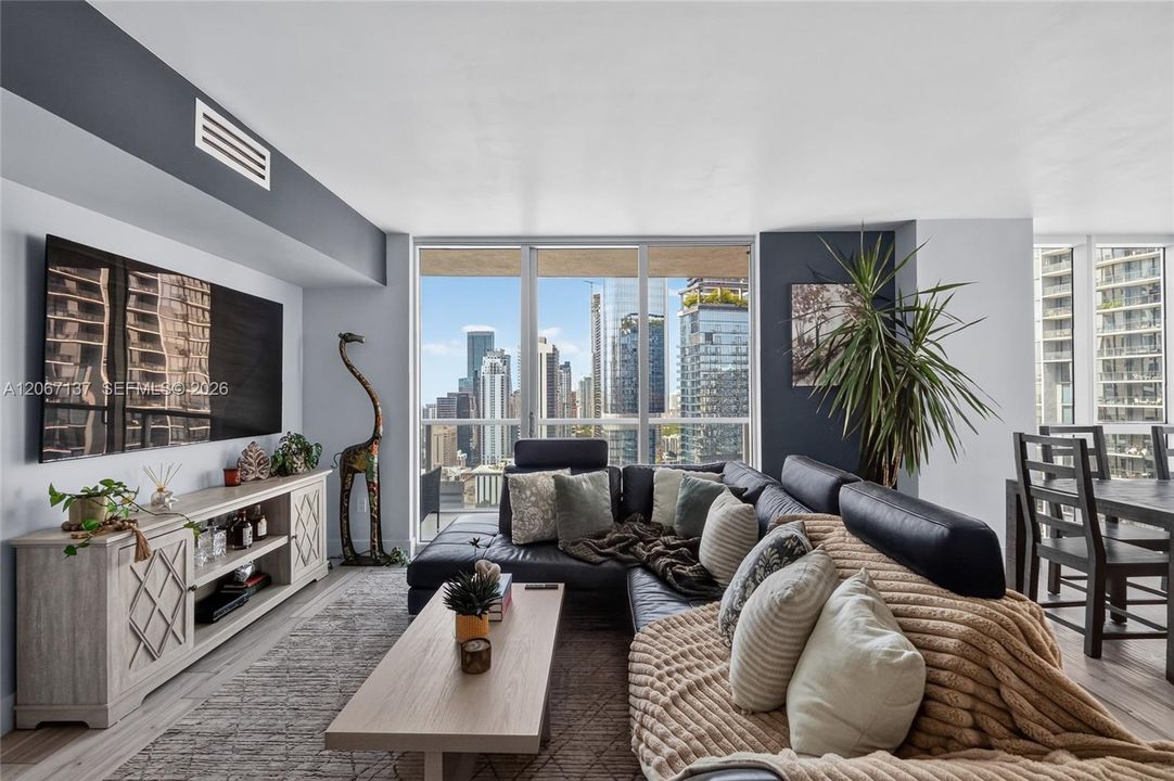 Active With Contract: $4,500 (2 beds, 2 baths, 1123 Square Feet)