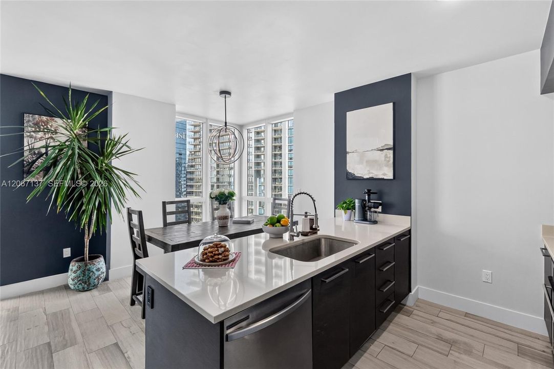 Active With Contract: $4,500 (2 beds, 2 baths, 1123 Square Feet)