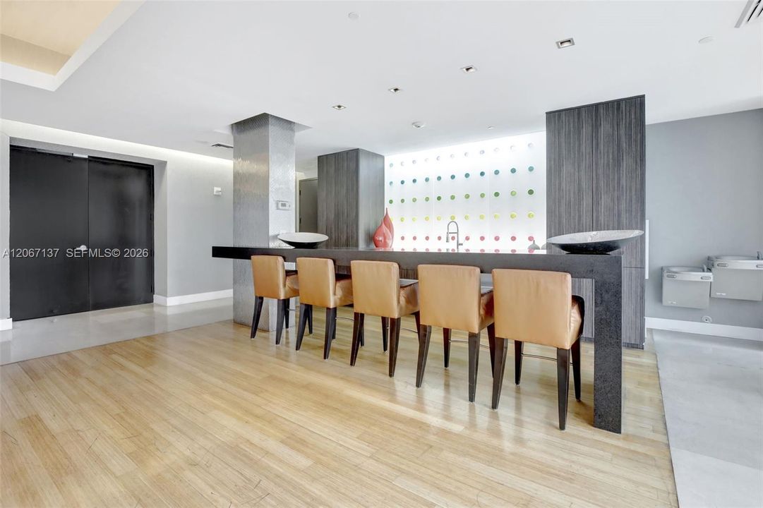 Active With Contract: $4,500 (2 beds, 2 baths, 1123 Square Feet)