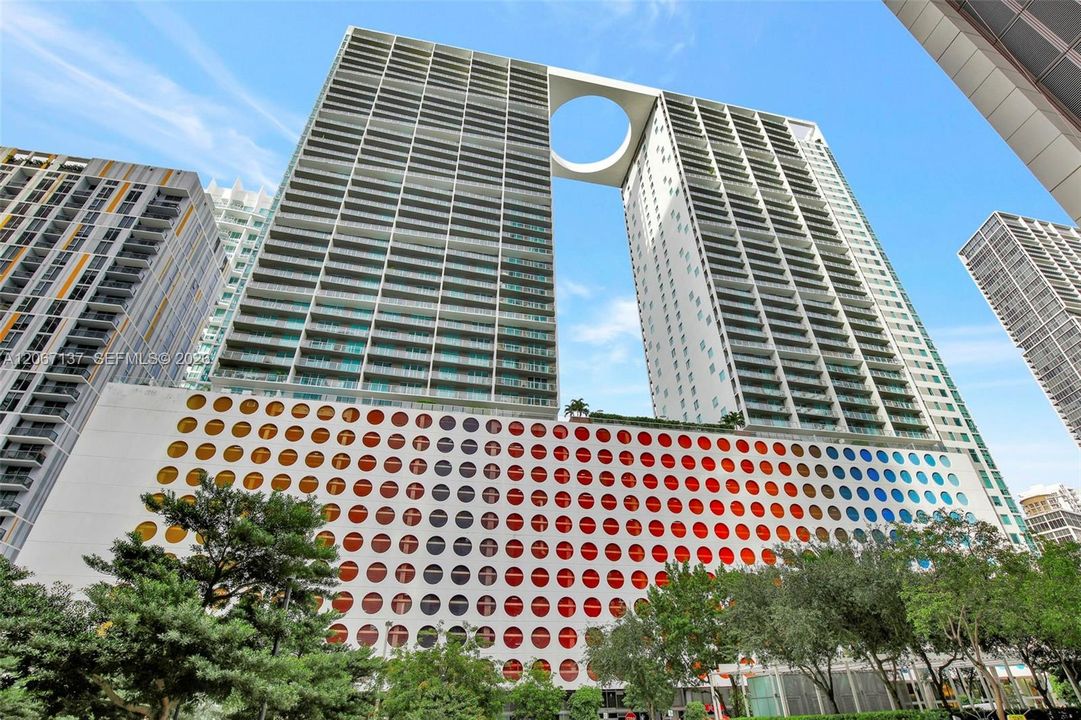 Active With Contract: $4,500 (2 beds, 2 baths, 1123 Square Feet)
