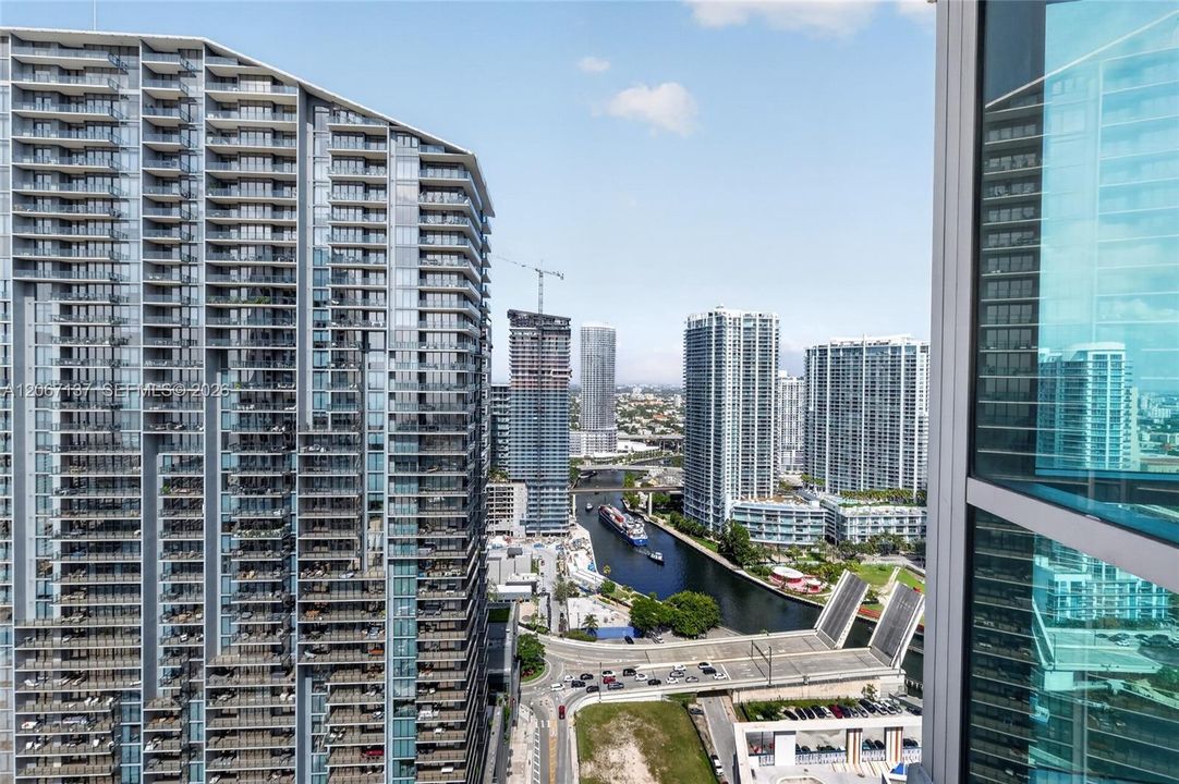 Active With Contract: $4,500 (2 beds, 2 baths, 1123 Square Feet)