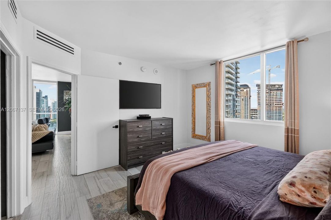 Active With Contract: $4,500 (2 beds, 2 baths, 1123 Square Feet)