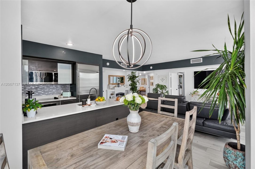 Active With Contract: $4,500 (2 beds, 2 baths, 1123 Square Feet)