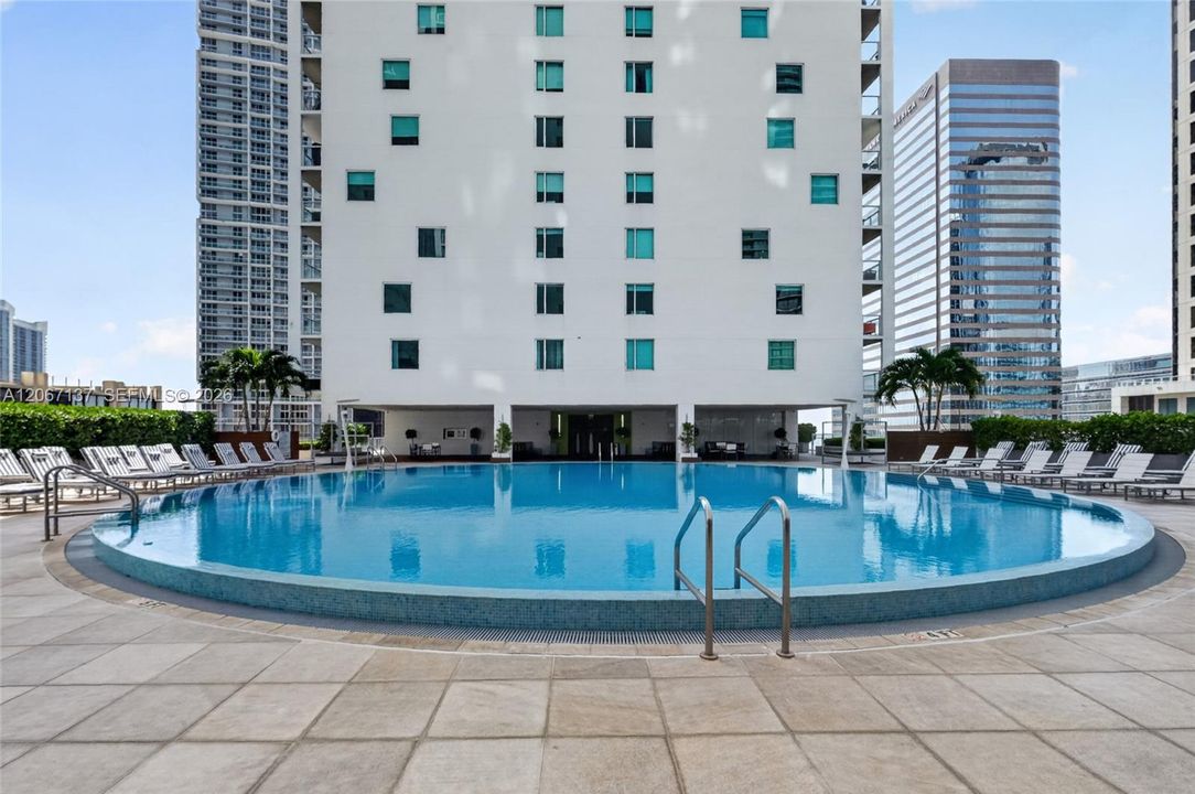 Active With Contract: $4,500 (2 beds, 2 baths, 1123 Square Feet)