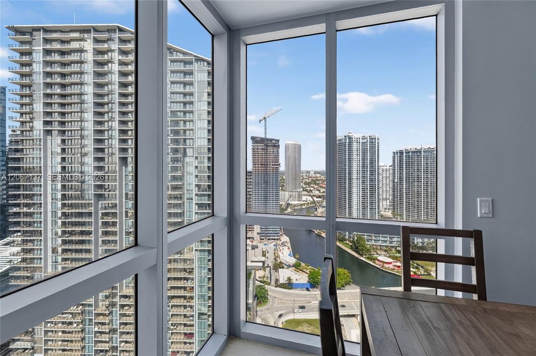Active With Contract: $4,500 (2 beds, 2 baths, 1123 Square Feet)