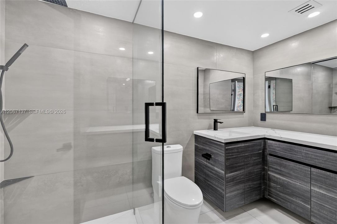 Active With Contract: $4,500 (2 beds, 2 baths, 1123 Square Feet)