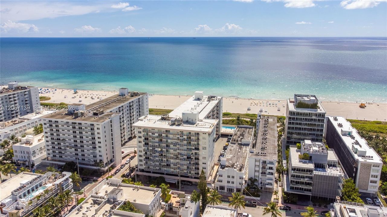 For Sale: $950,000 (2 beds, 1 baths, 747 Square Feet)