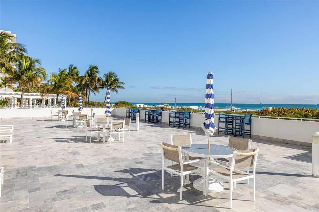 For Sale: $950,000 (2 beds, 1 baths, 747 Square Feet)