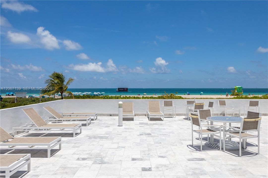 For Sale: $950,000 (2 beds, 1 baths, 747 Square Feet)
