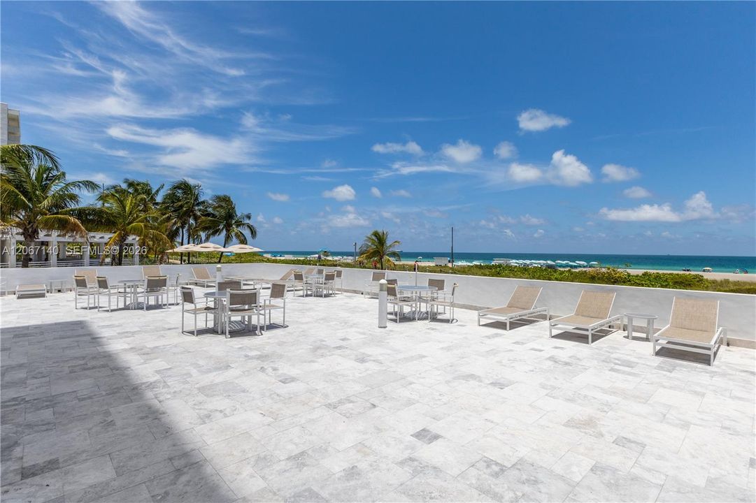 For Rent: $4,900 (2 beds, 1 baths, 747 Square Feet)