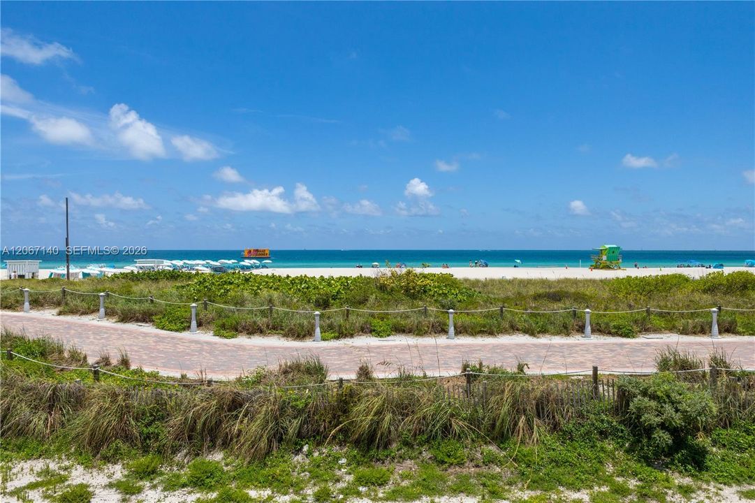 For Rent: $4,900 (2 beds, 1 baths, 747 Square Feet)