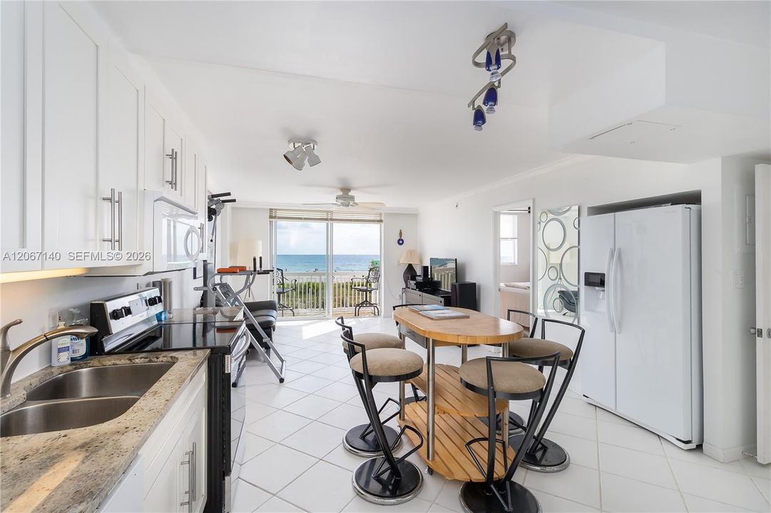 For Rent: $4,900 (2 beds, 1 baths, 747 Square Feet)