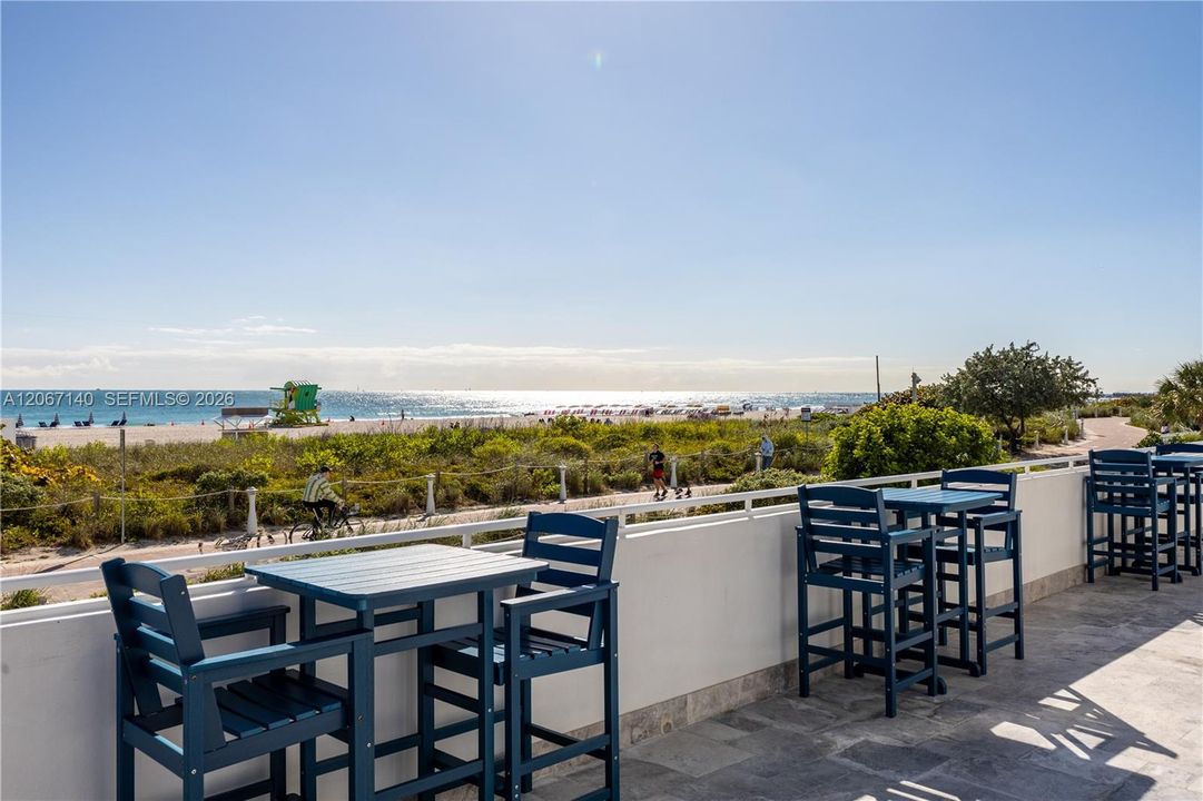For Rent: $4,900 (2 beds, 1 baths, 747 Square Feet)