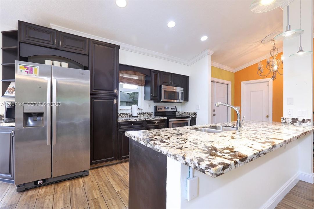 For Sale: $530,000 (3 beds, 2 baths, 1860 Square Feet)