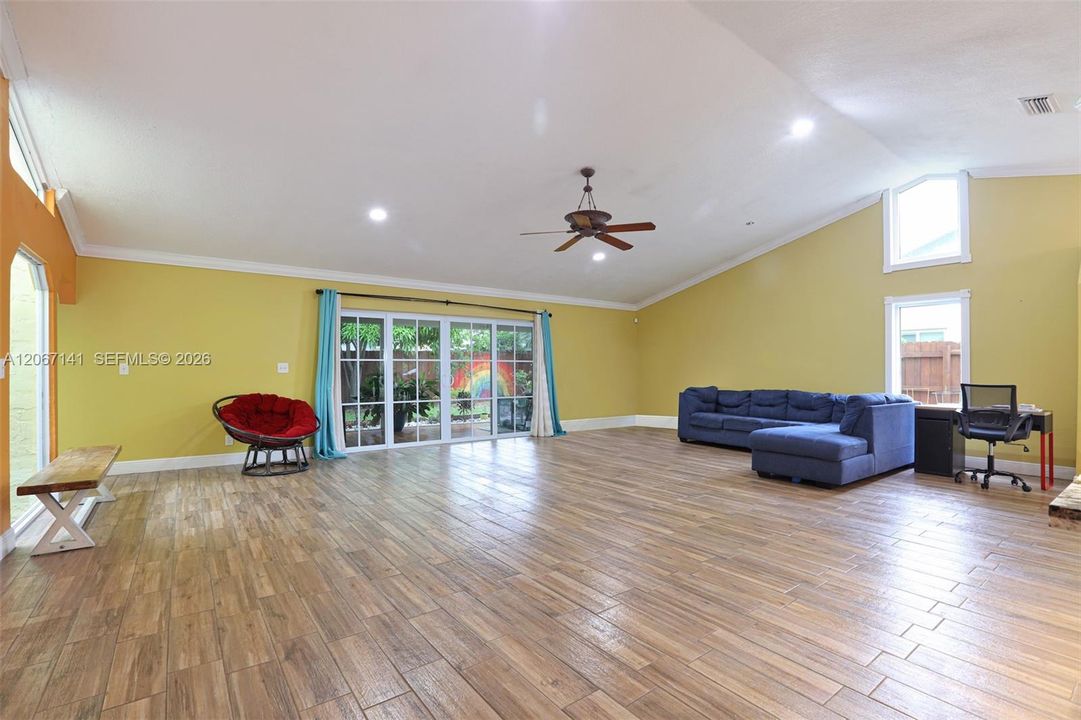 For Sale: $530,000 (3 beds, 2 baths, 1860 Square Feet)