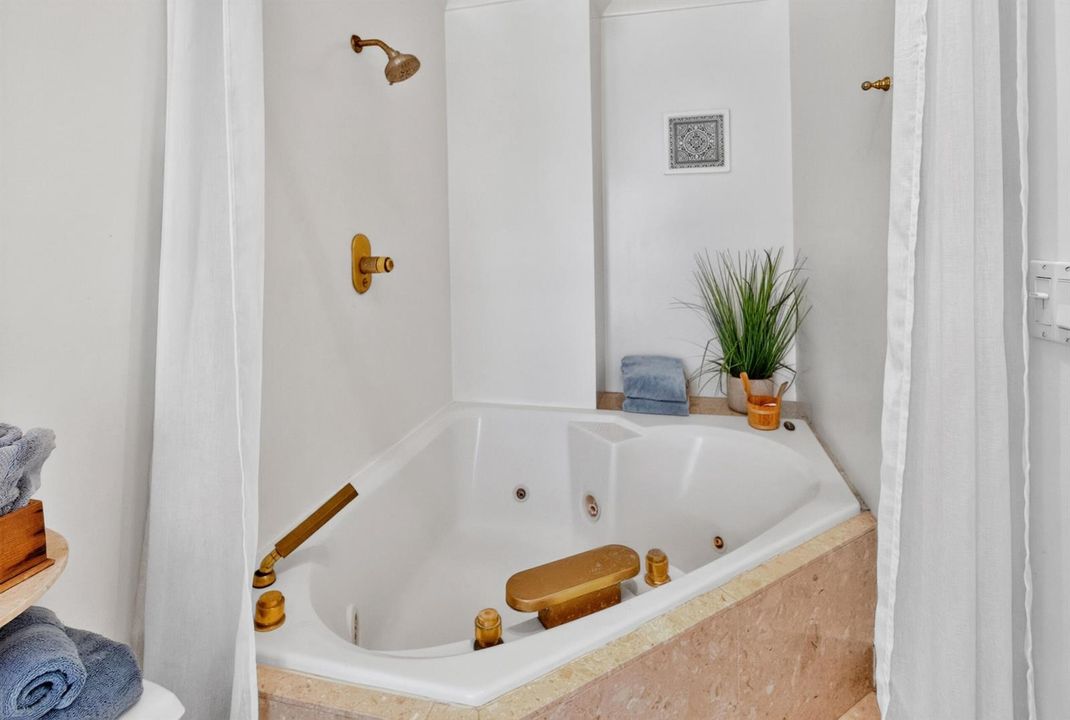 Room 2 Bathroom 4
