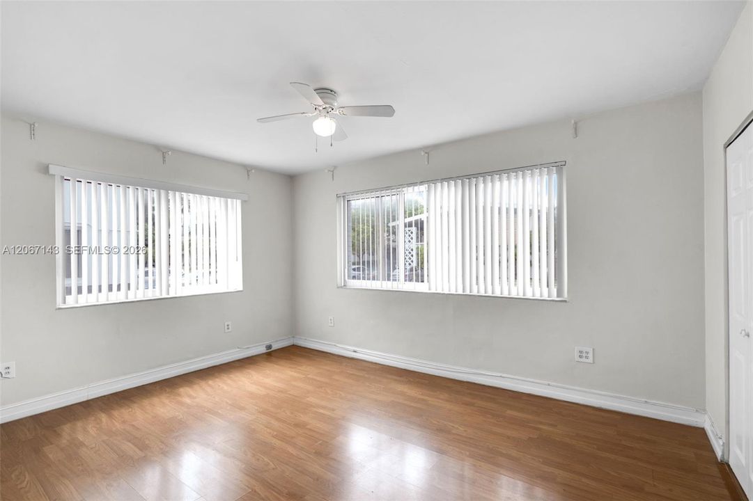 For Sale: $322,000 (2 beds, 2 baths, 974 Square Feet)