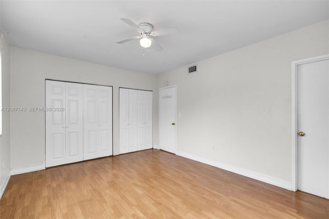 For Sale: $322,000 (2 beds, 2 baths, 974 Square Feet)