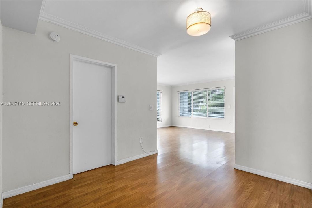 For Sale: $322,000 (2 beds, 2 baths, 974 Square Feet)