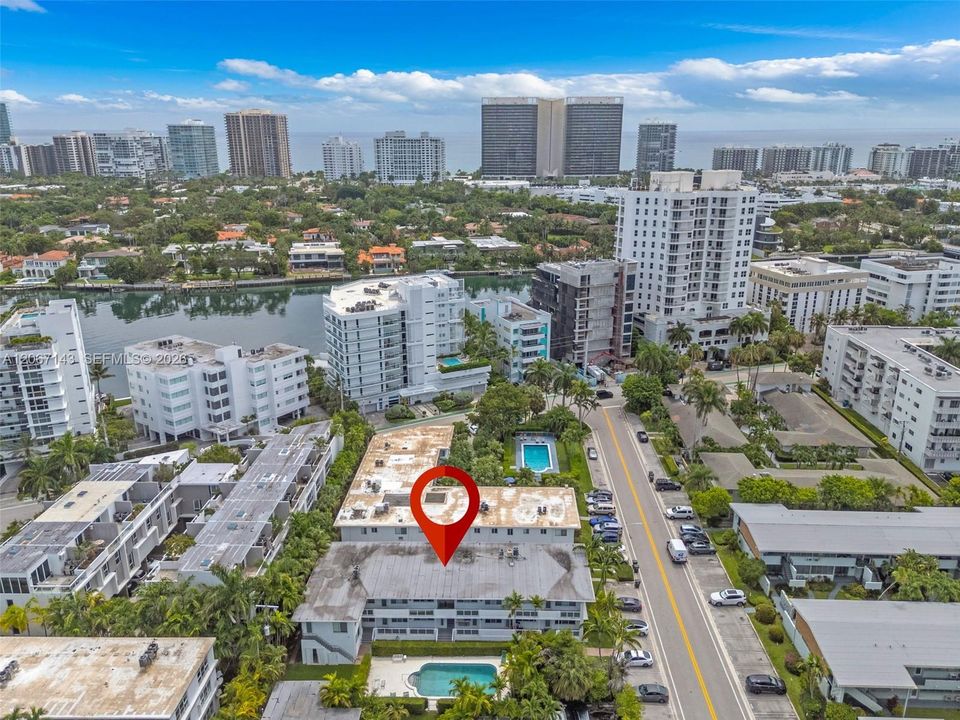 For Sale: $322,000 (2 beds, 2 baths, 974 Square Feet)