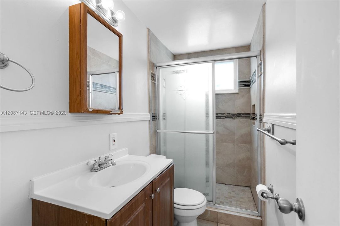 For Sale: $322,000 (2 beds, 2 baths, 974 Square Feet)