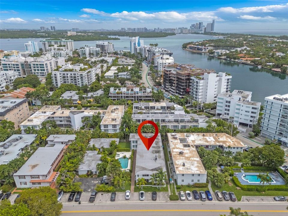 For Sale: $322,000 (2 beds, 2 baths, 974 Square Feet)