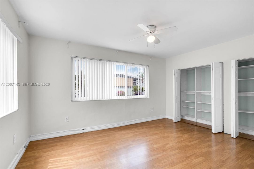 For Sale: $322,000 (2 beds, 2 baths, 974 Square Feet)
