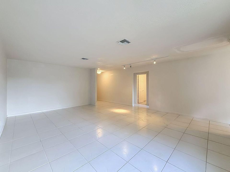 East unit LR