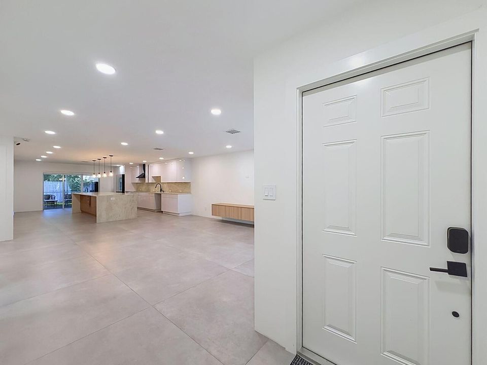 W LR & Door