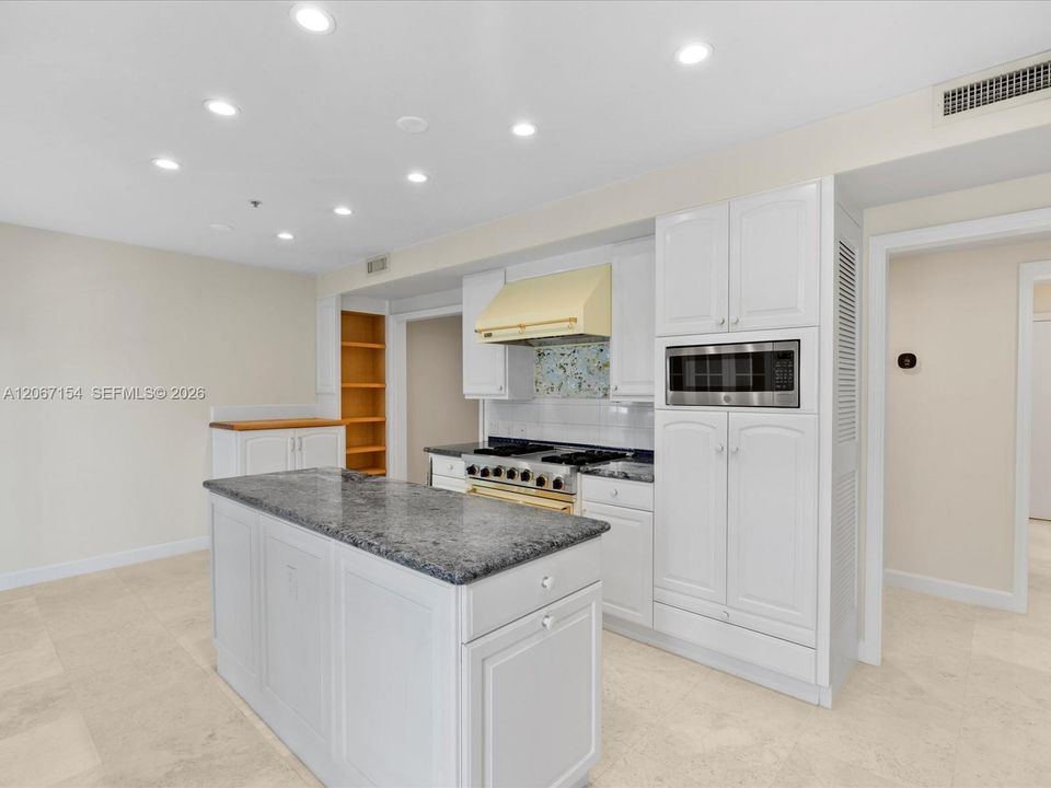 Active With Contract: $9,950 (3 beds, 2 baths, 2290 Square Feet)