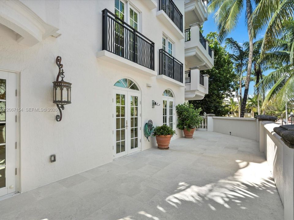 Active With Contract: $9,950 (3 beds, 2 baths, 2290 Square Feet)